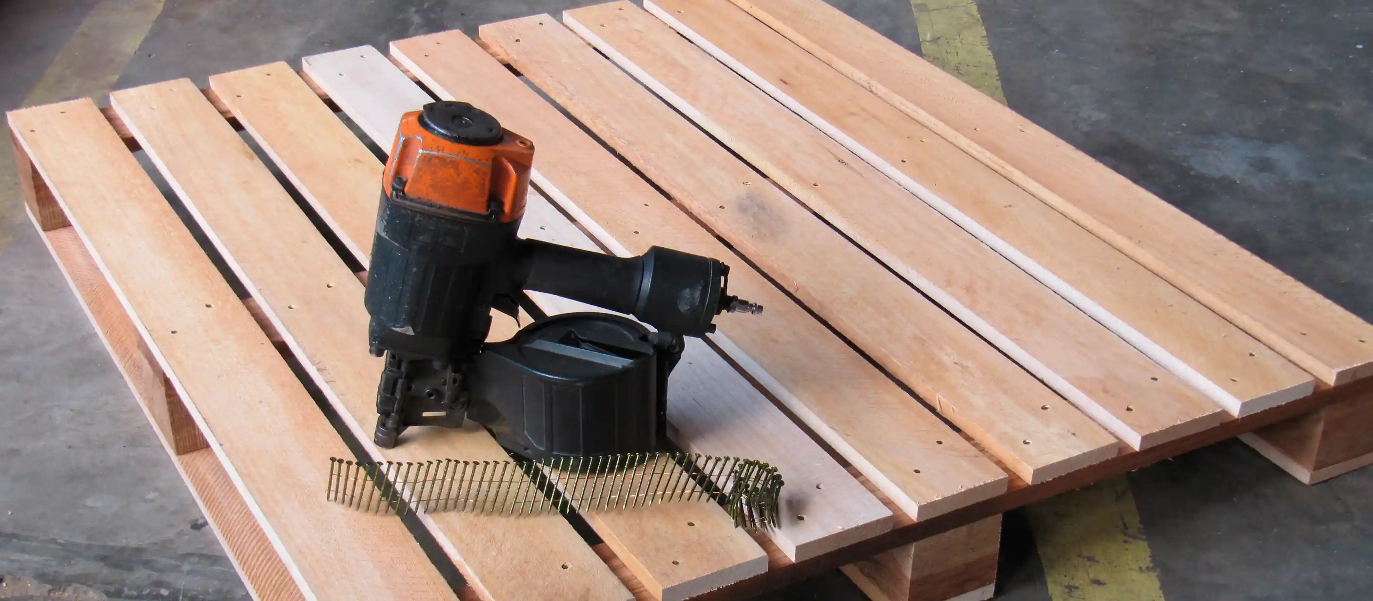 Stock de pallets recuperados listos para su reutilización